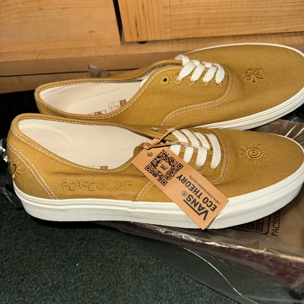 Peace leaf vans